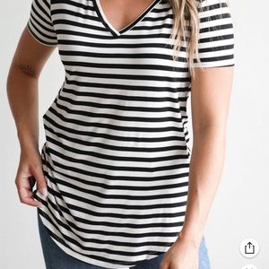 NEW Carly Jean Los Angeles Favorite V Neck Tee XL CJLA Striped Black and Ivory